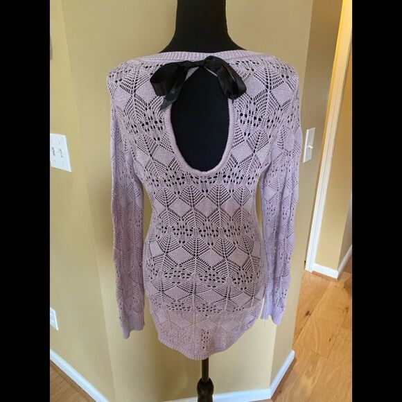 Studio Y size XS never worn keyhole long sleeve lilac sweater with black bow - Picture 4 of 9